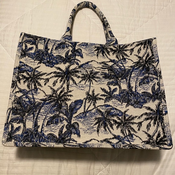 H&M book tote - Picture 1 of 3